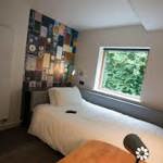 Jonas Court – bedroom with bed simple furnishings