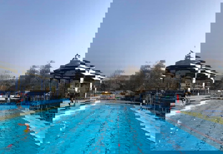 The outdoor Hathersage Swimming Pool.