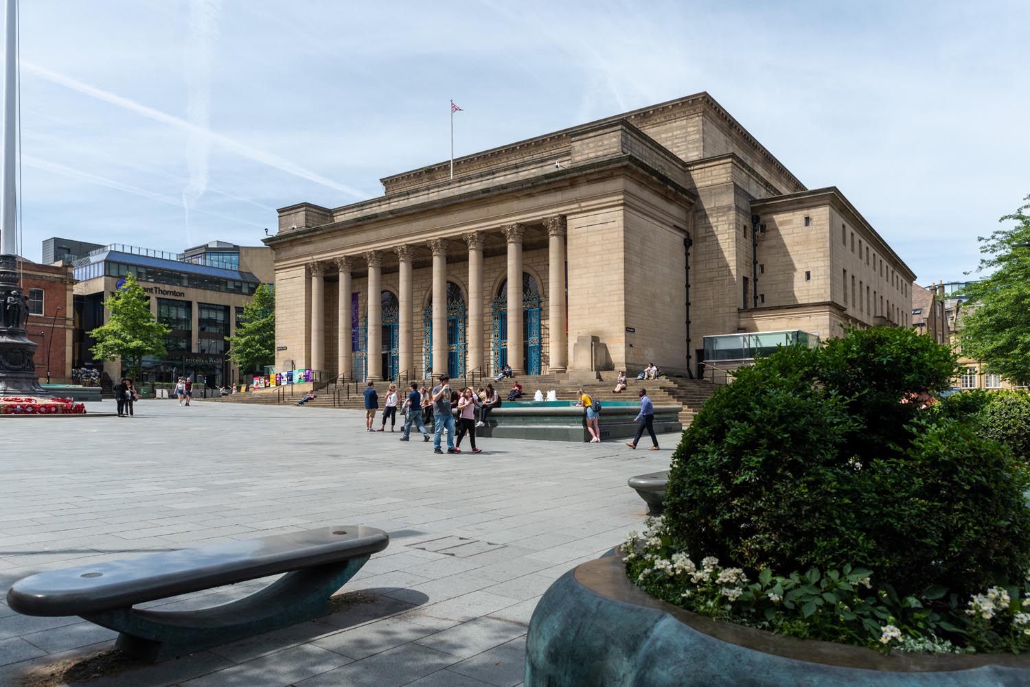 The exterior of the Sheffield City Hall.