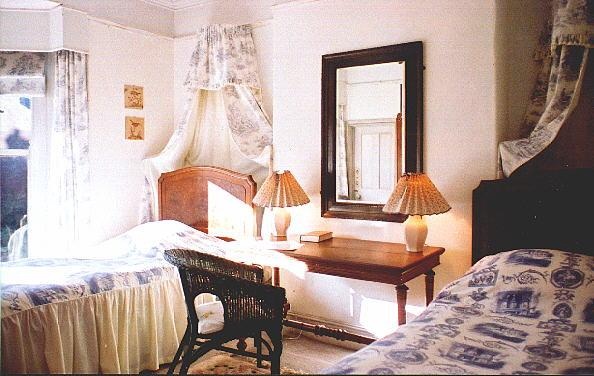 A bedroom at Hardwick House B&B.