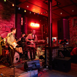 A band playing live at Bungalows & Bears.
