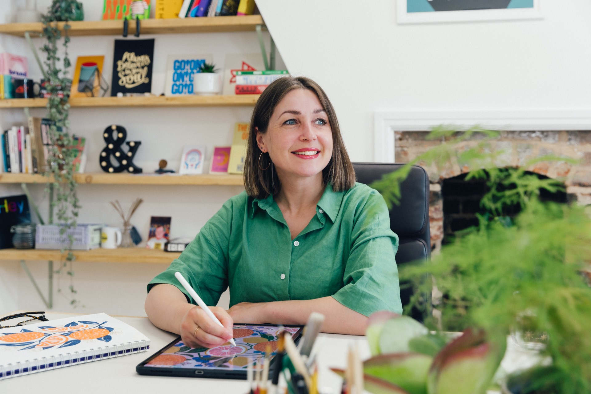 A photo of Illustrator Lisa Maltby.